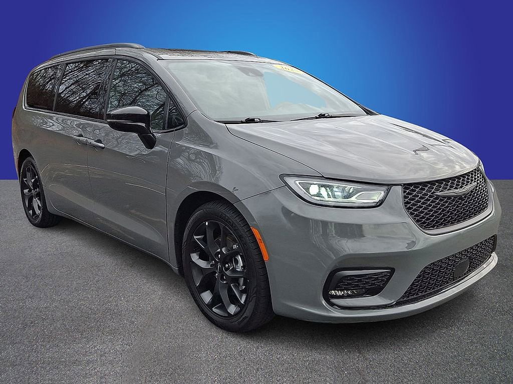 Used 2025 Chrysler Pacifica Limited FWD image 3