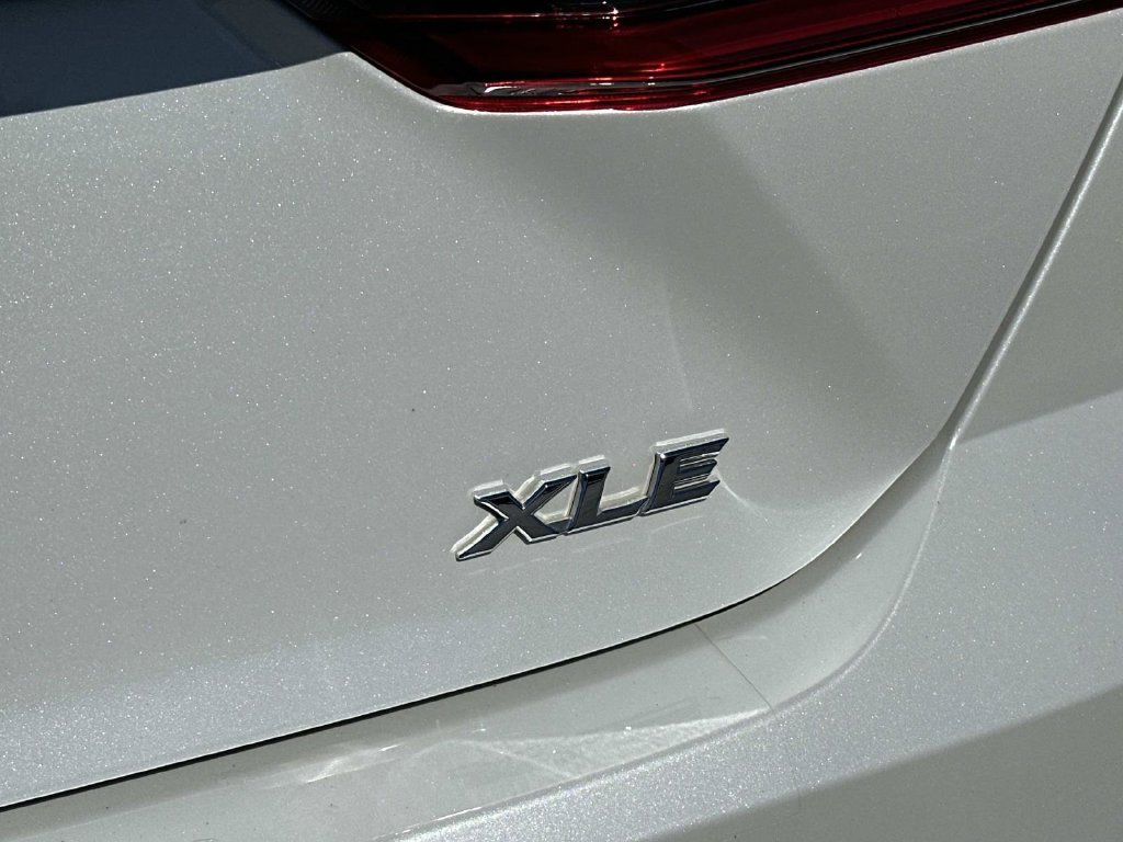 Used 2025 Toyota Camry XLE FWD image 9