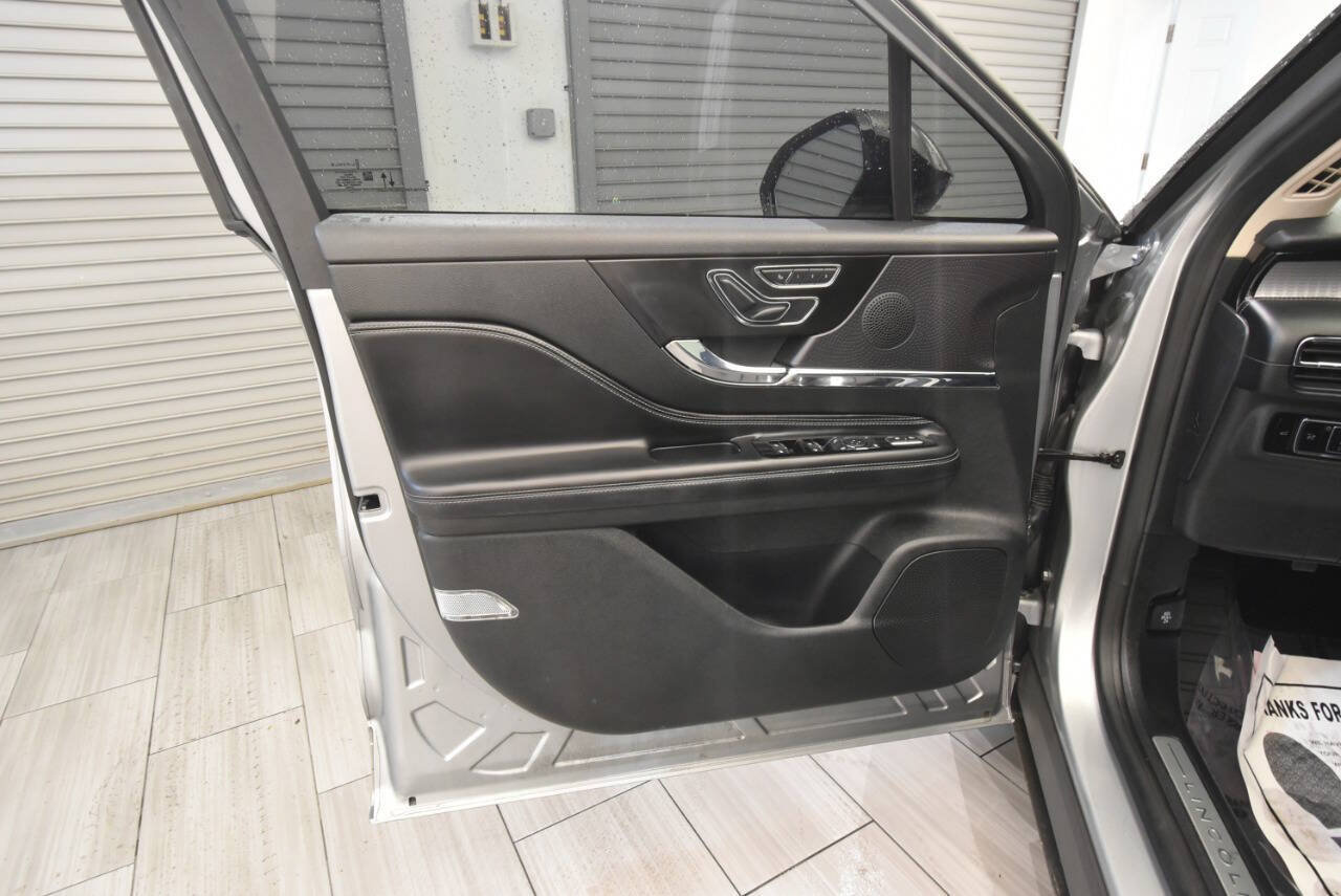 Used 2023 Lincoln Corsair AWD w/ Equipment Group 101A image 14