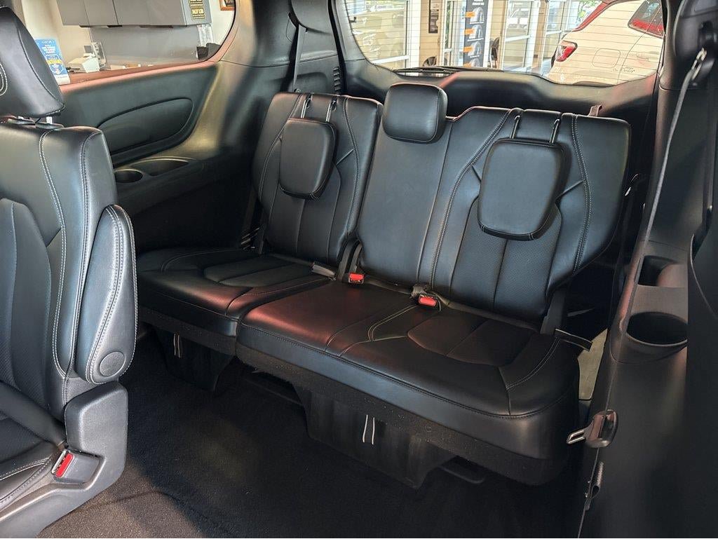 Used 2025 Chrysler Pacifica Select FWD image 36