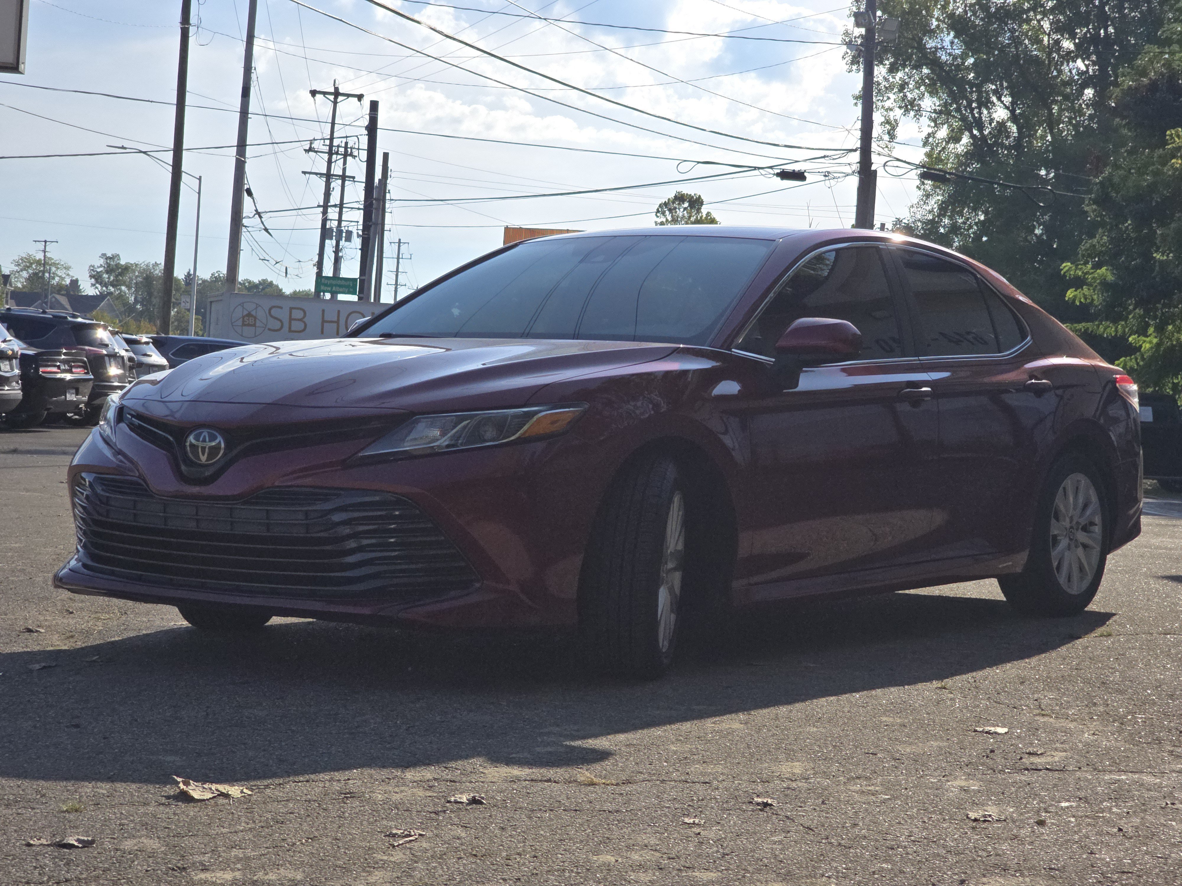 Used 2019 Toyota Camry LE FWD image 3