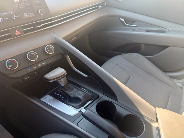Used 2024 Hyundai Elantra SE FWD image 15