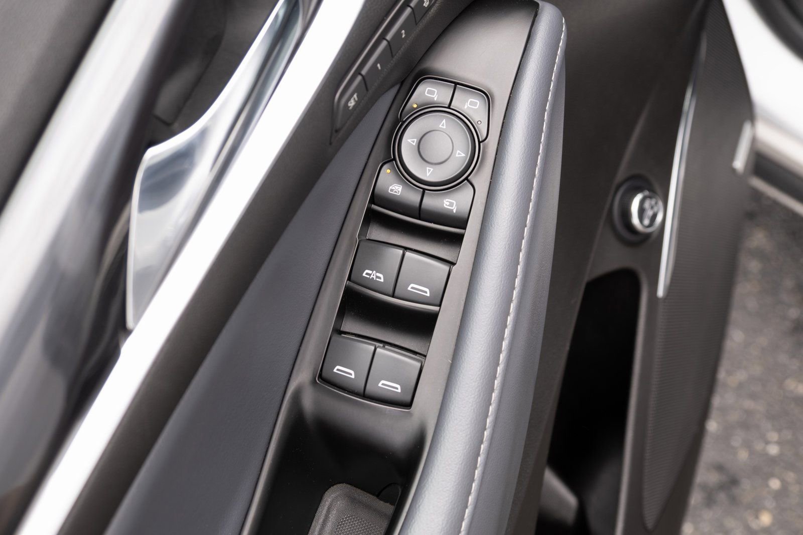Used 2023 Buick Enclave Premium w/ Experience Buick Package image 16
