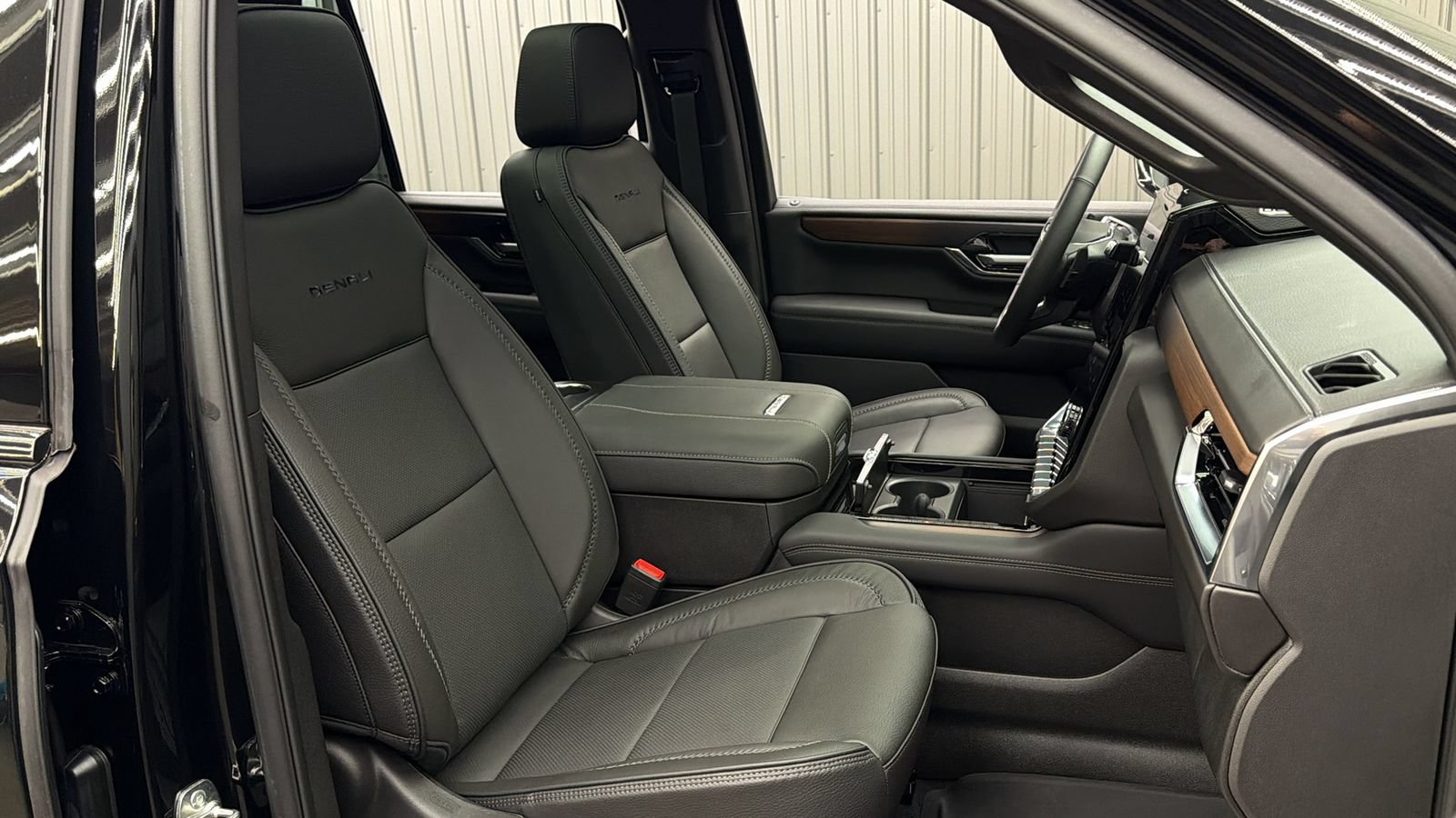 Used 2026 GMC Yukon Denali w/ Sun & Power Step Package AWD/4WD image 37