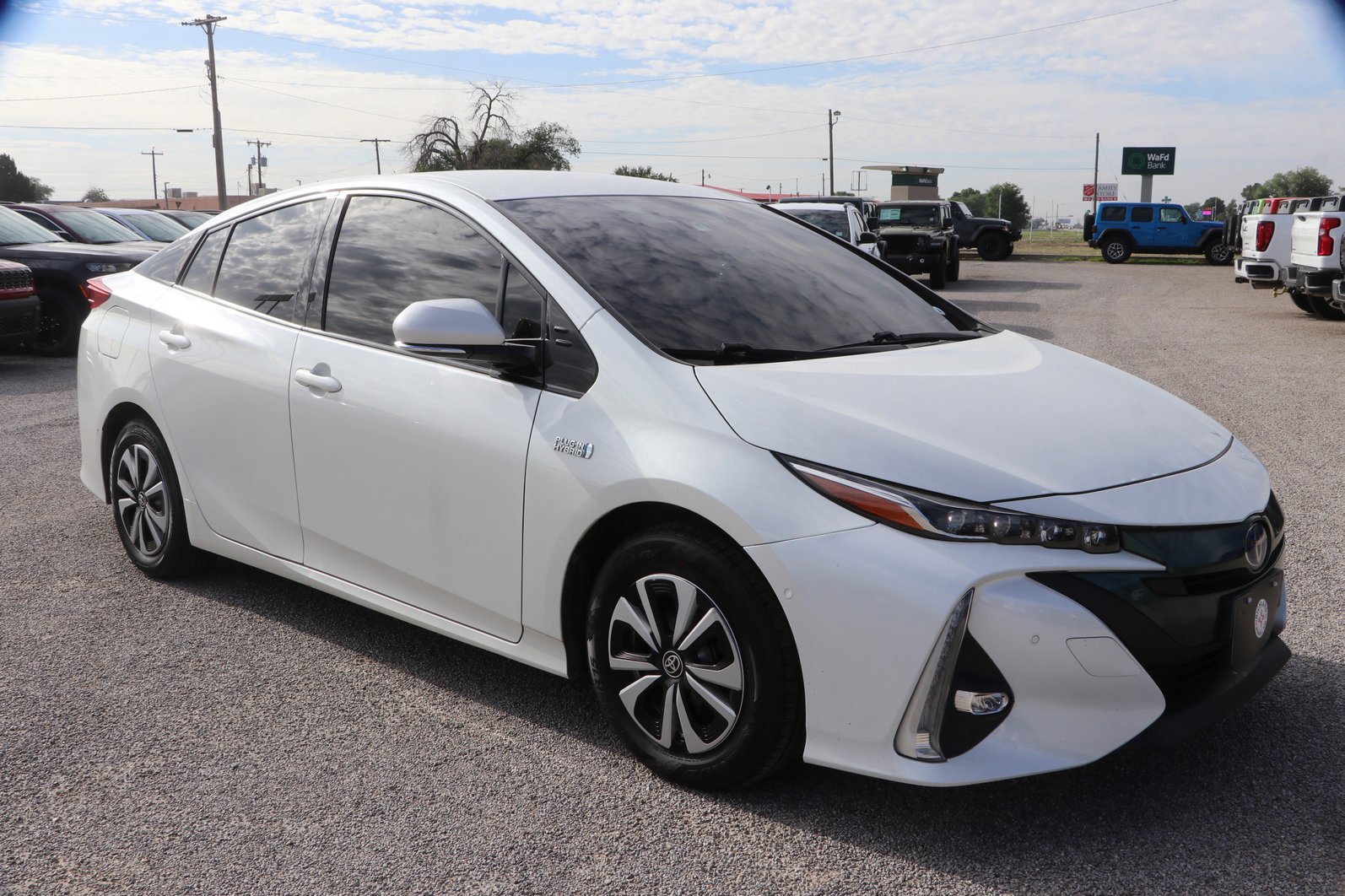 Used 2017 Toyota Prius Prime FWD image 1