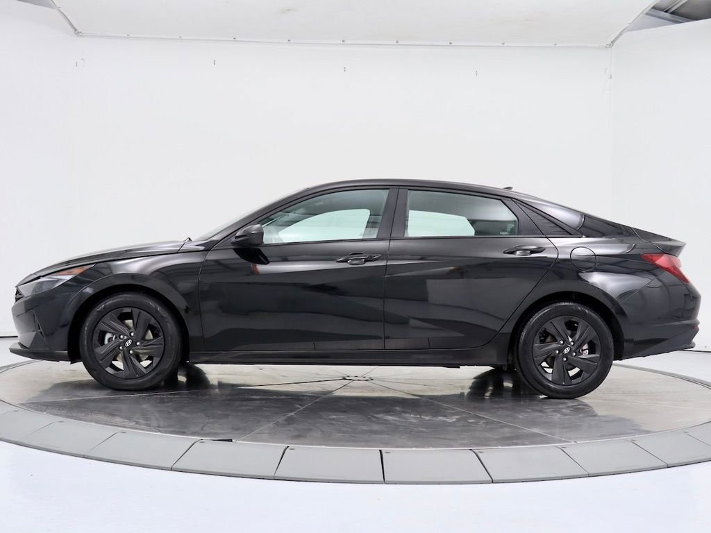 Used 2022 Hyundai Elantra SEL w/ Preferred Accessory Package image 2
