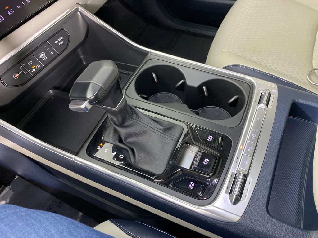 Used 2025 Kia Carnival SX Prestige image 23