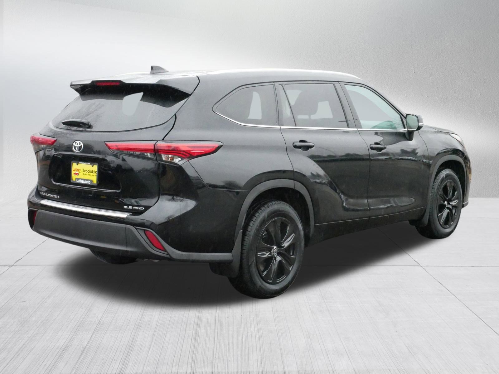 Used 2022 Toyota Highlander XLE image 7