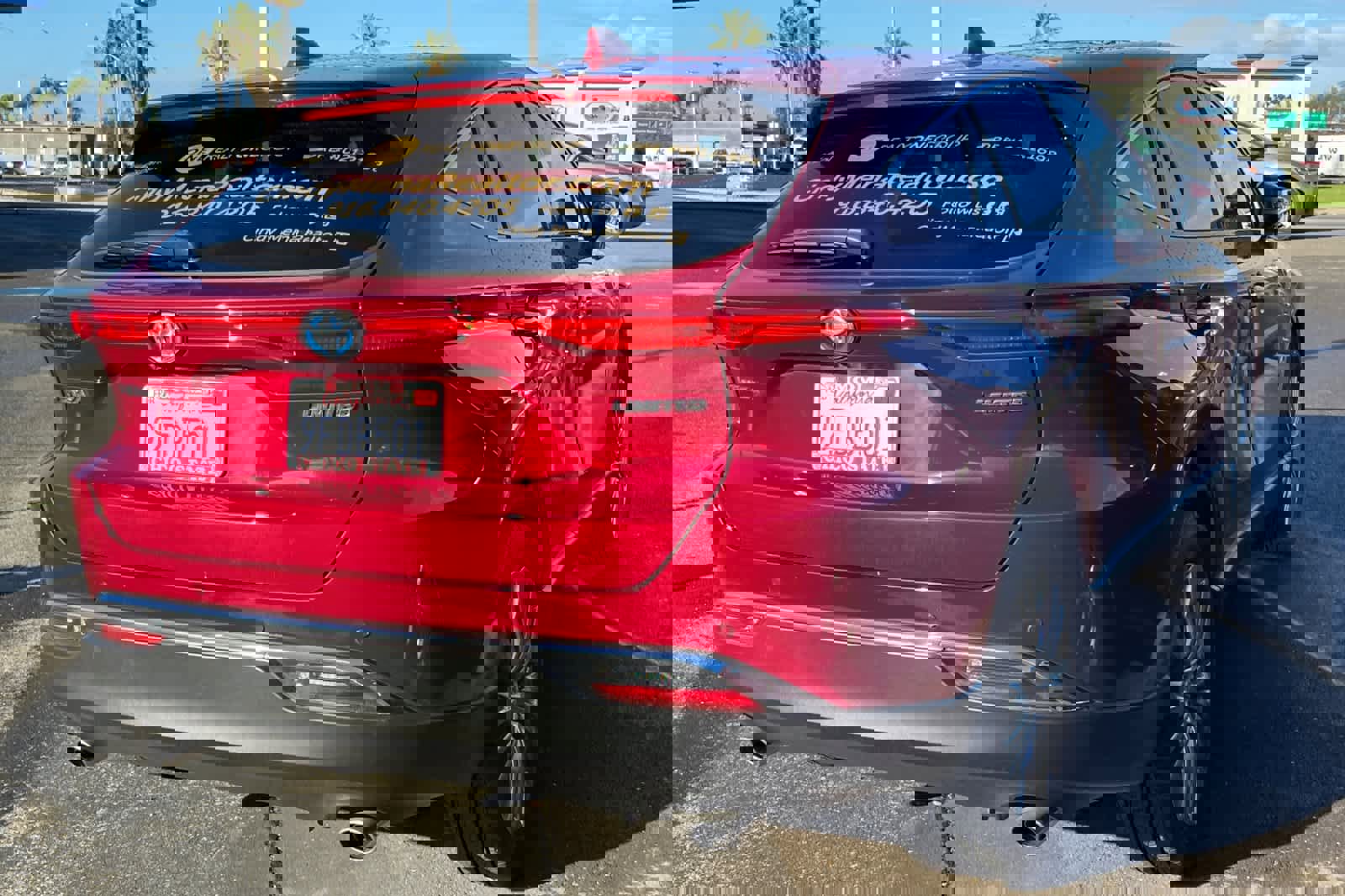 Used 2023 Toyota Venza Limited image 2