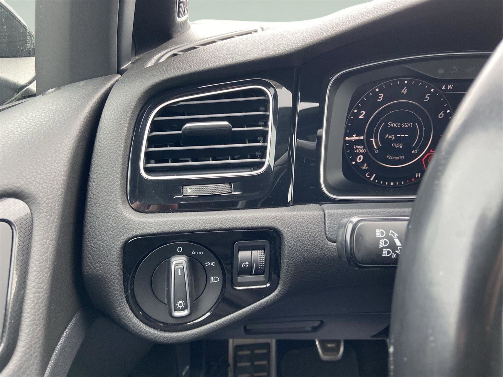 Used 2019 Volkswagen Golf R 4-Door image 23