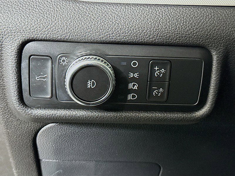 Used 2022 Ford Explorer XLT w/ Equipment Group 202A image 10