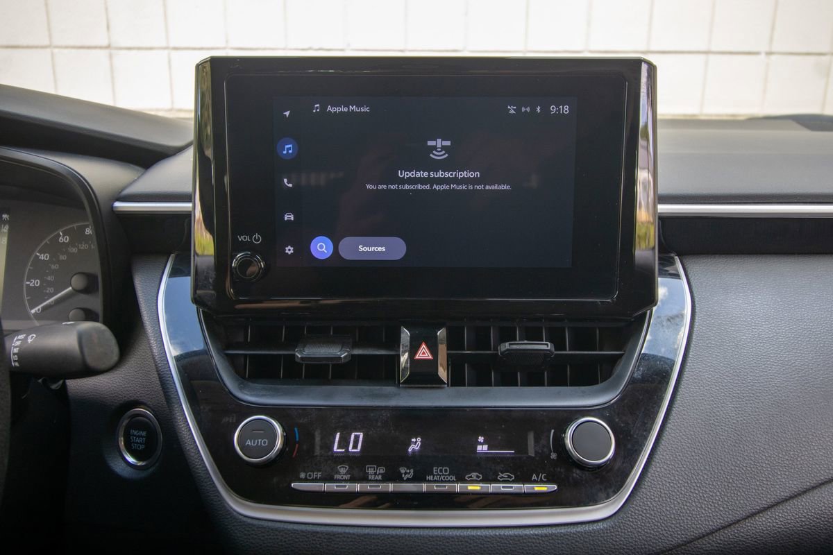 Used 2025 Toyota Corolla LE w/ LE Premium Package FWD image 24