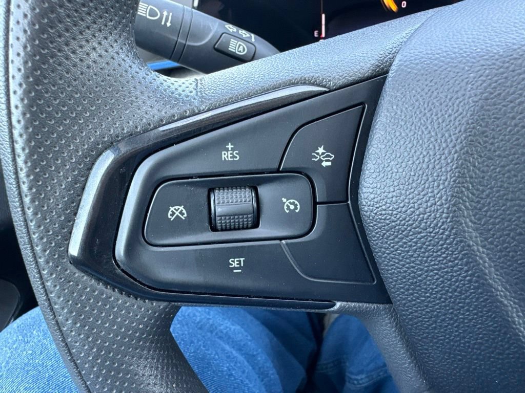 Used 2025 Chevrolet Trax LT FWD image 22