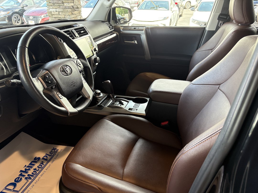 Used 2023 Toyota 4Runner Limited AWD/4WD image 2