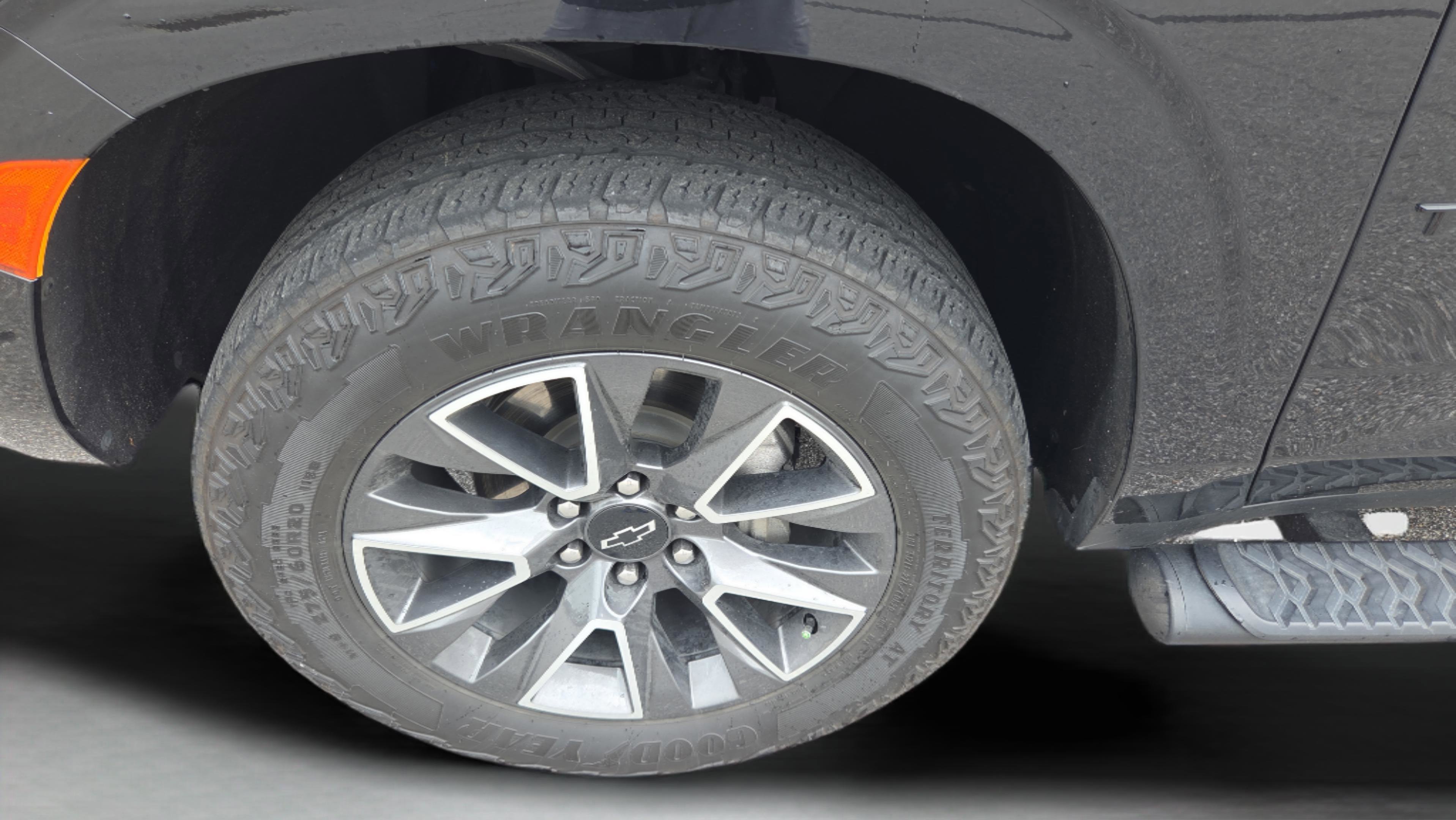 Used 2024 Chevrolet Tahoe Z71 w/ Luxury Package image 31