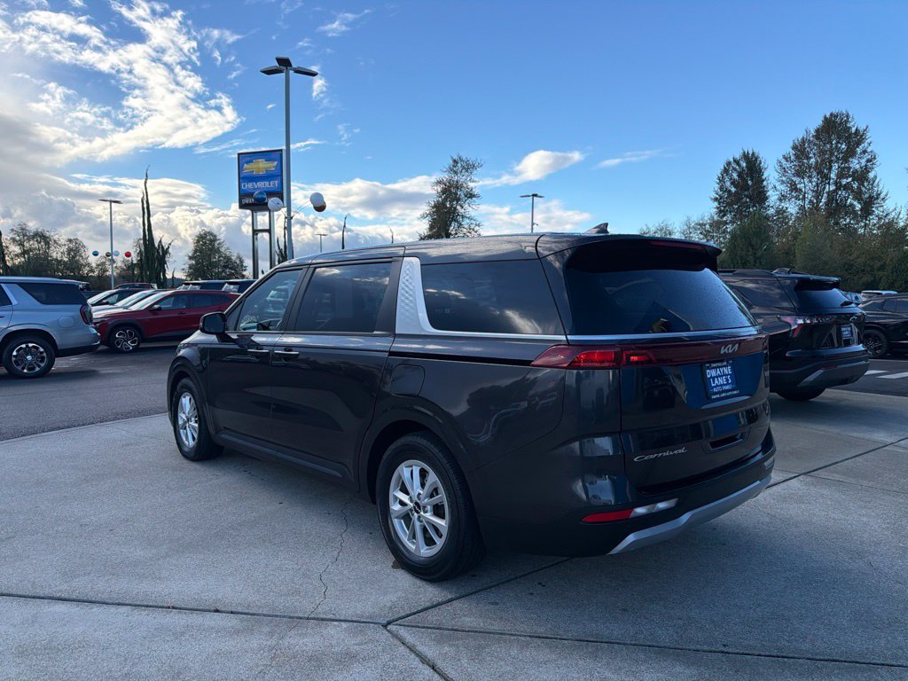 Used 2022 Kia Carnival LX FWD image 3