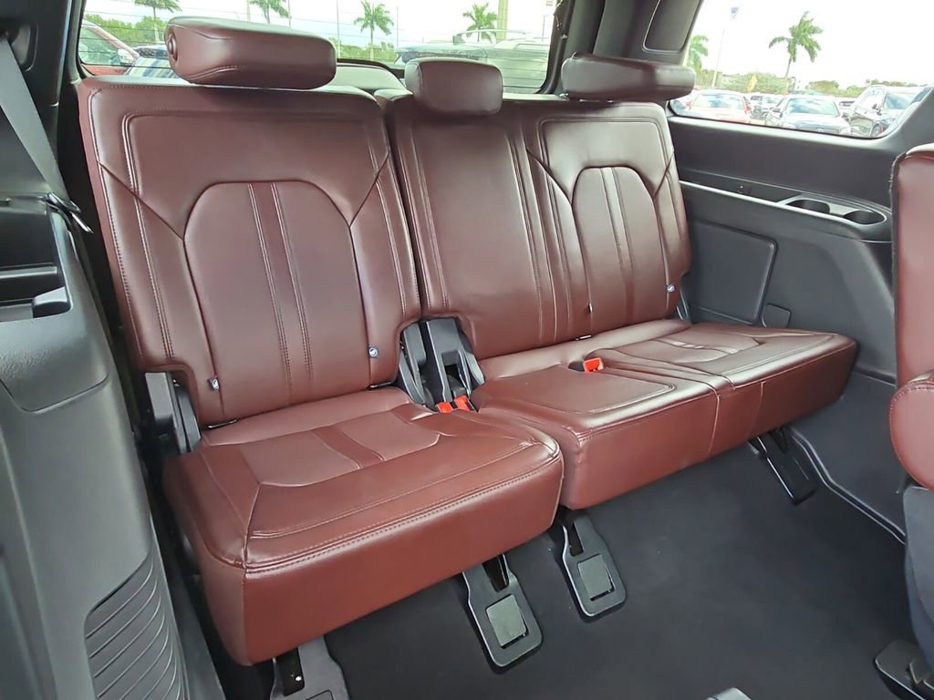 Used 2024 Ford Expedition Limited image 14