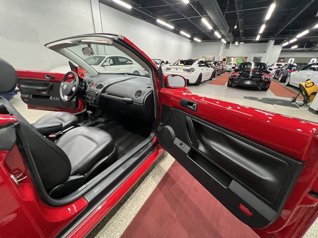 Used 2009 Volkswagen Beetle S image 31