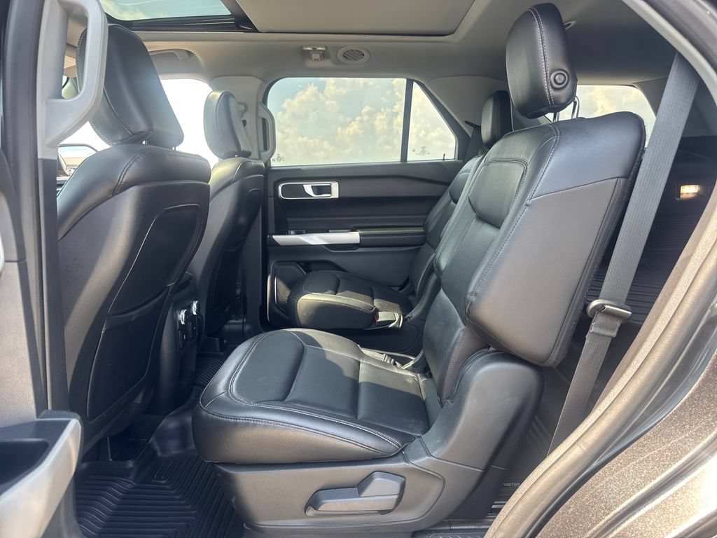 Used 2020 Ford Explorer XLT w/ Equipment Group 202A AWD/4WD image 11