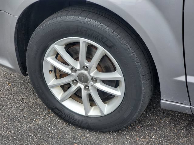 Used 2016 Dodge Grand Caravan SXT FWD image 3