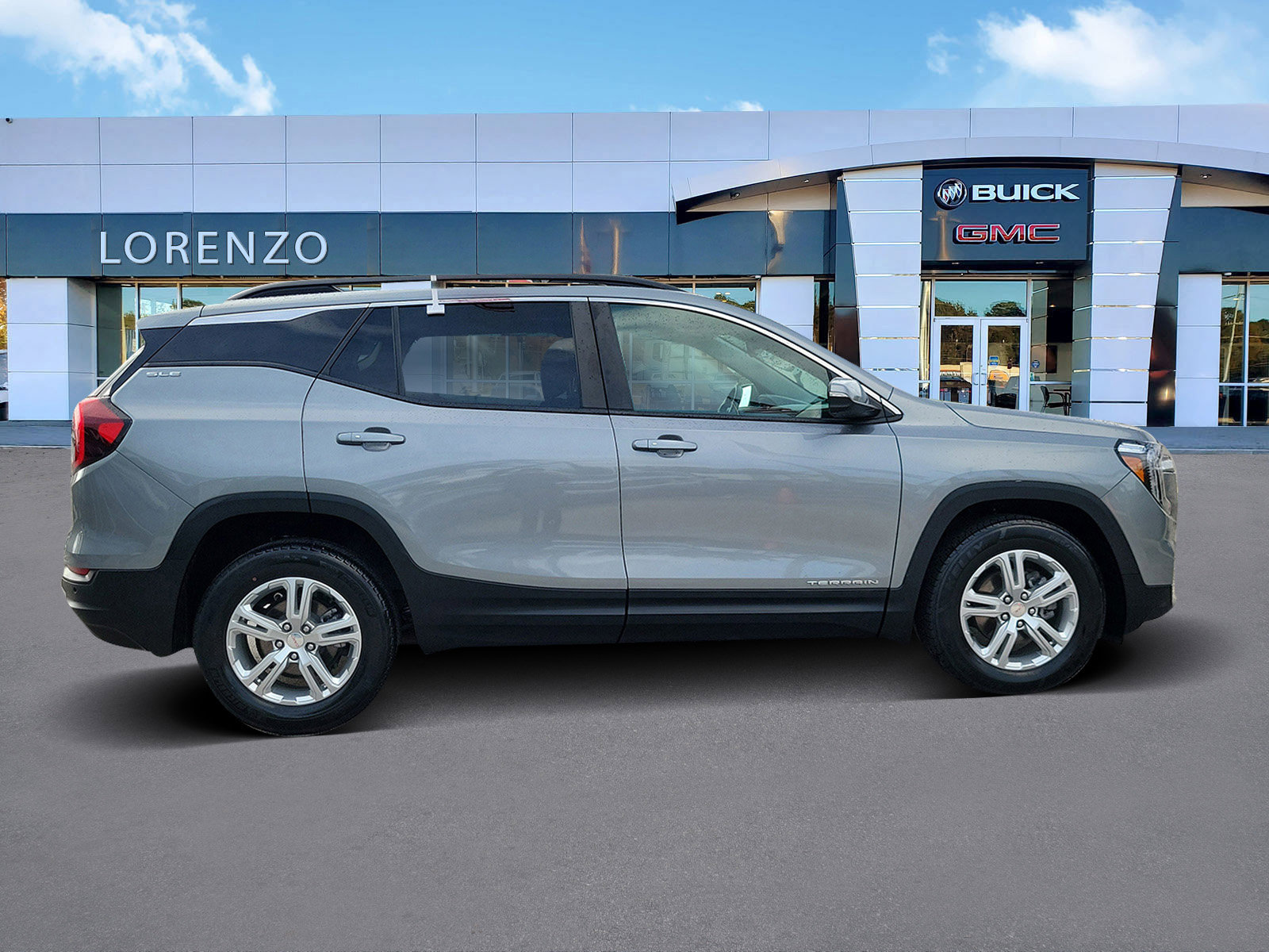 Used 2023 GMC Terrain SLE w/ Driver Convenience Package image 3