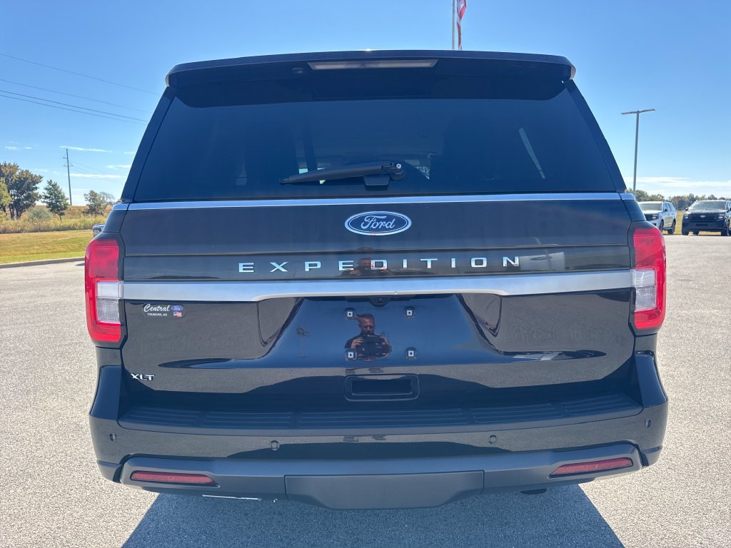 Used 2024 Ford Expedition XLT AWD/4WD image 5