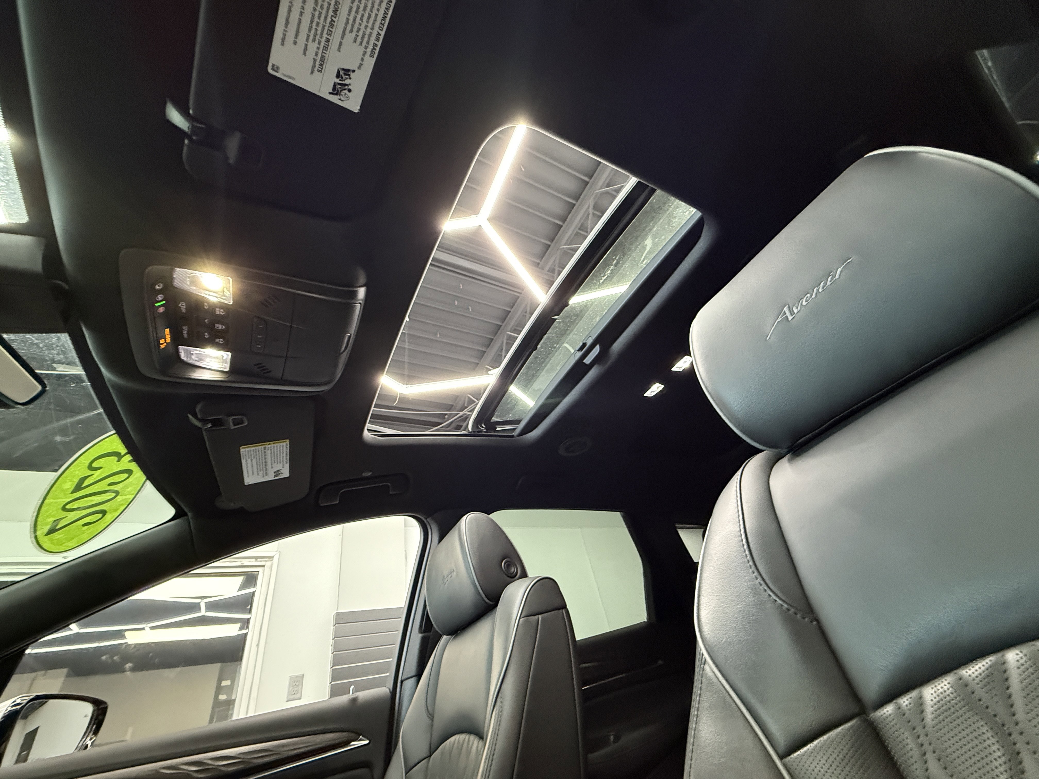 Used 2023 Buick Enclave Avenir image 15