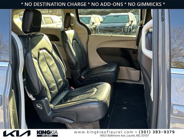 Used 2022 Chrysler Pacifica Touring-L image 17