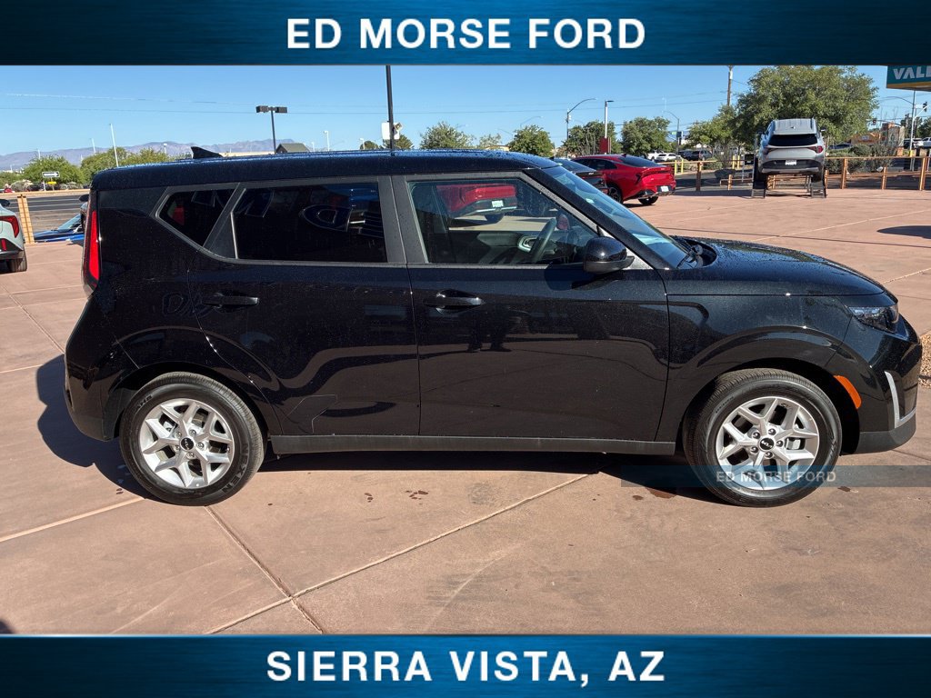 Used 2025 Kia Soul LX FWD image 9