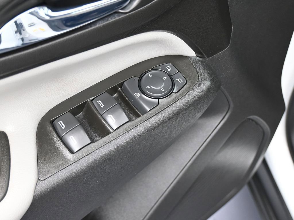 Used 2021 Chevrolet Equinox LS image 16