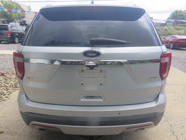Used 2017 Ford Explorer XLT AWD/4WD image 6
