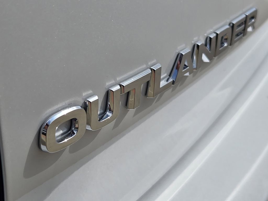 New 2026 Mitsubishi Outlander SEL image 7