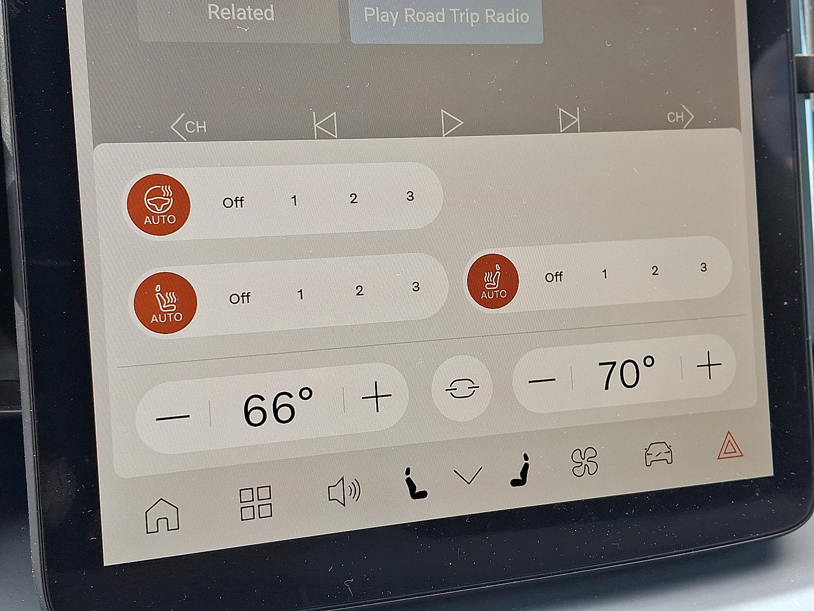 Used 2025 Volvo EX30 Ultra w/ Climate Package image 25