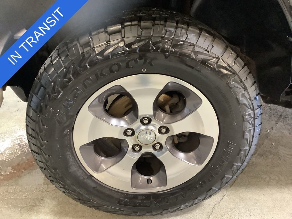 Used 2018 Jeep Wrangler Sahara w/ Connectivity Group AWD/4WD image 8