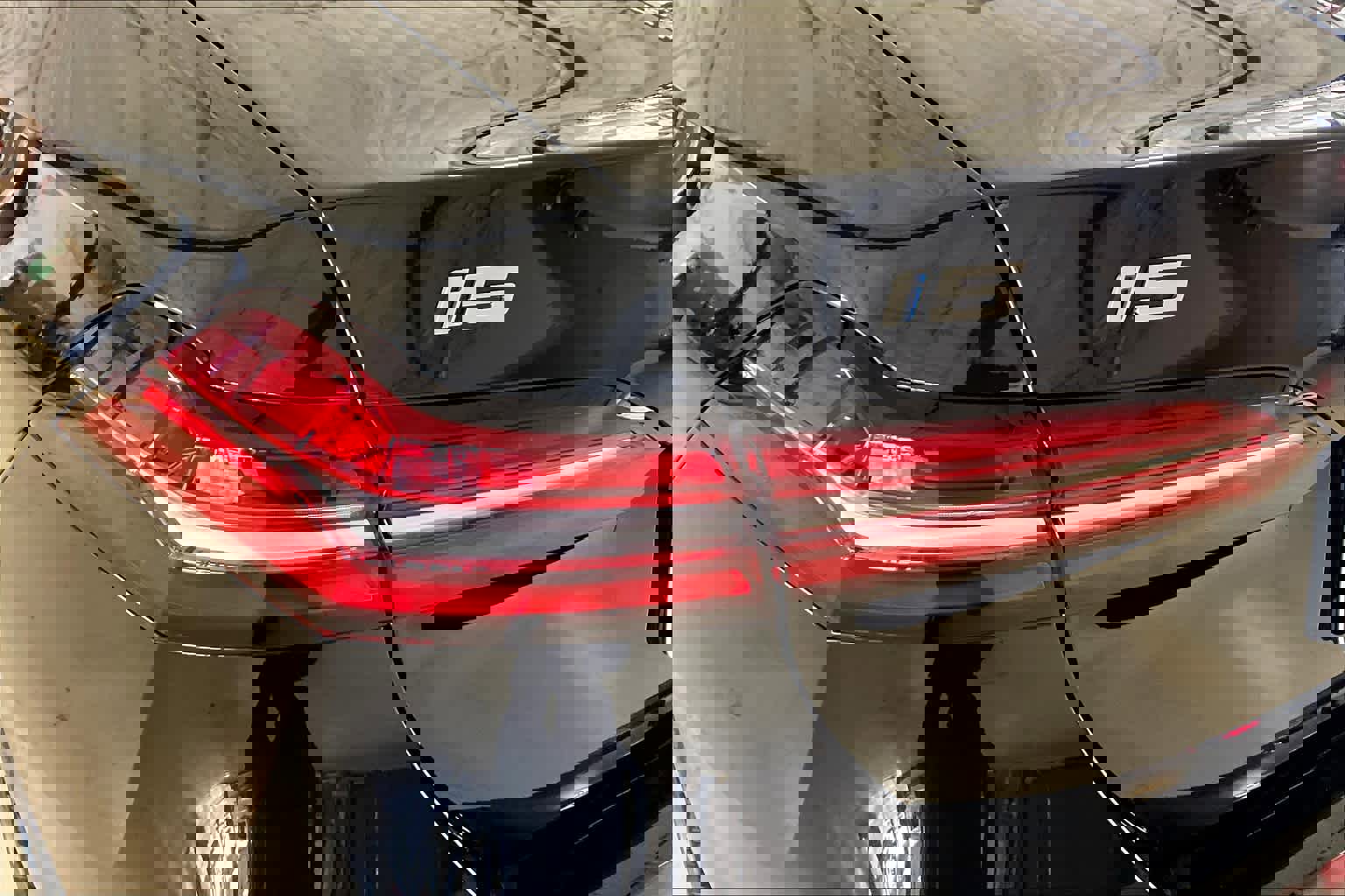 Used 2025 BMW i5 eDrive40i w/ Premium Package image 14