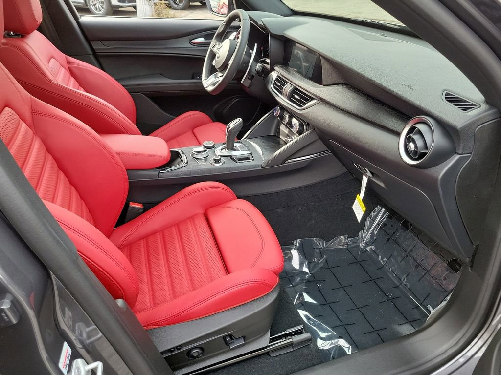 New 2024 Alfa Romeo Stelvio Sprint image 13