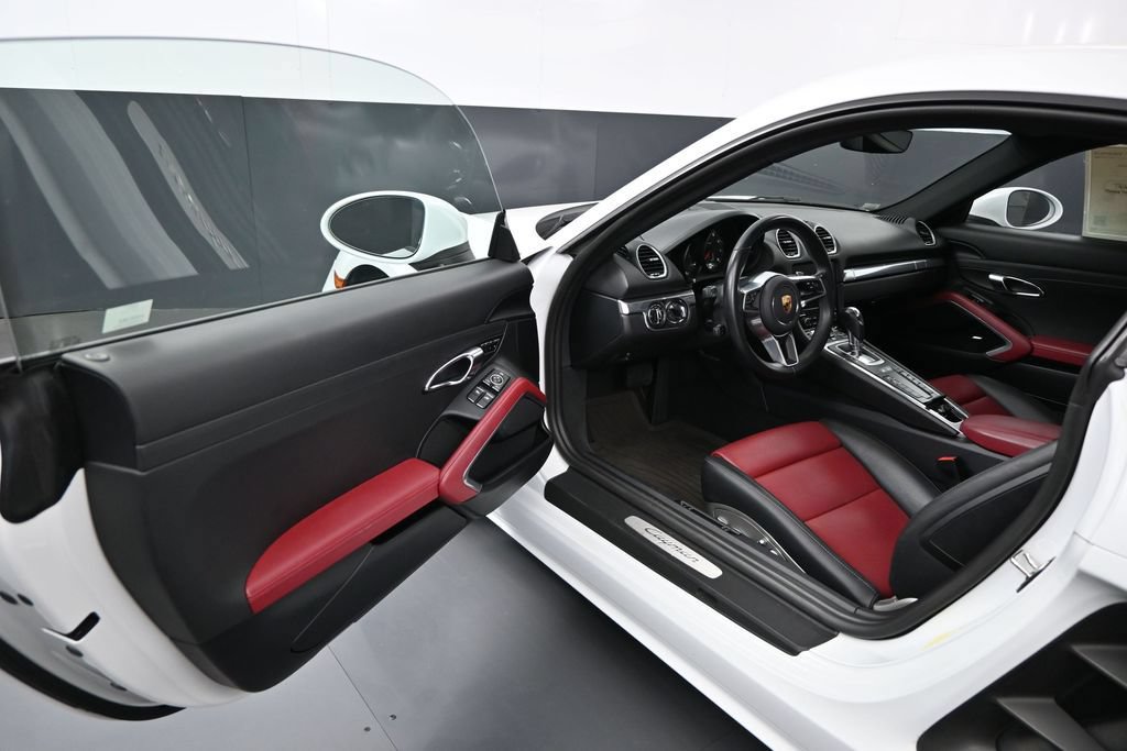 Used 2022 Porsche 718 Cayman w/ Premium Package RWD image 5