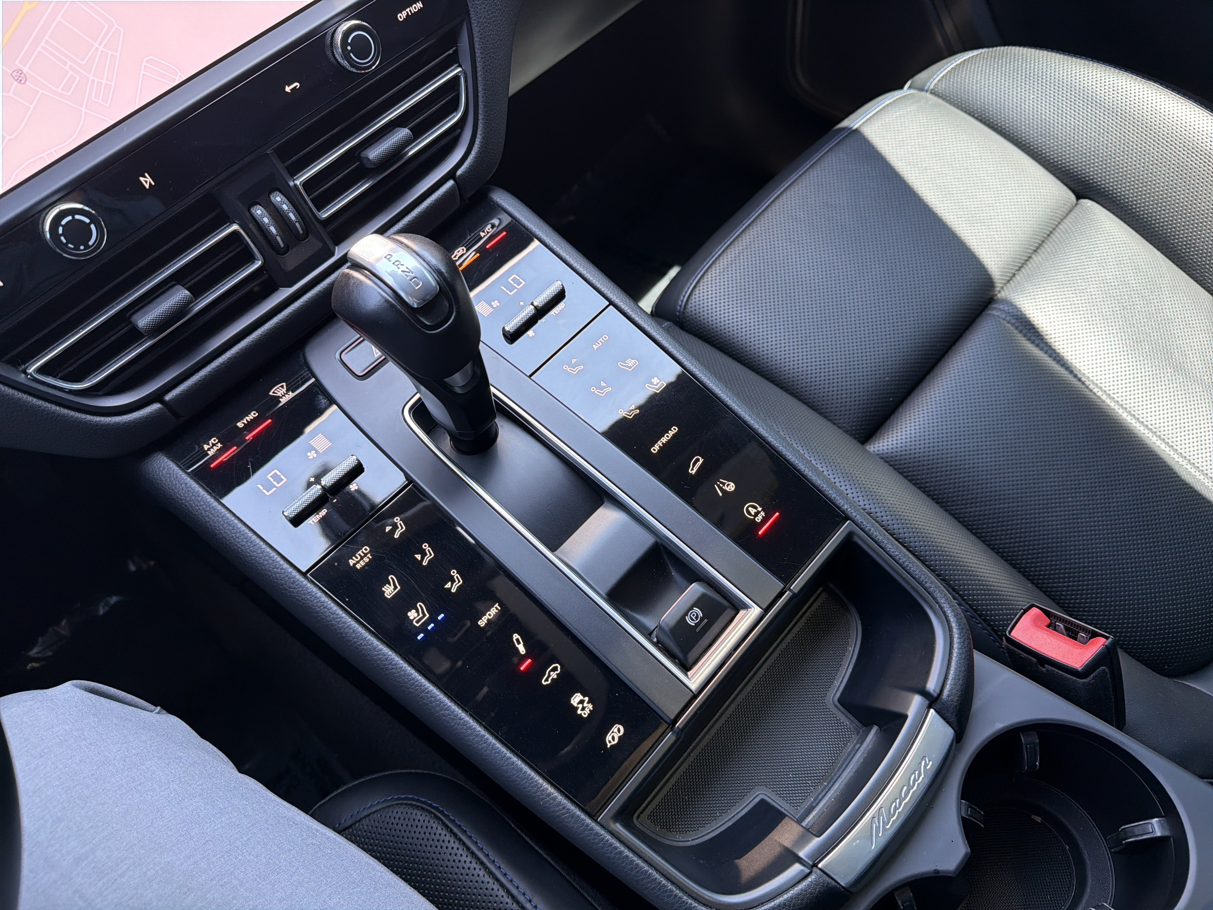 Certified 2023 Porsche Macan GTS AWD/4WD image 12