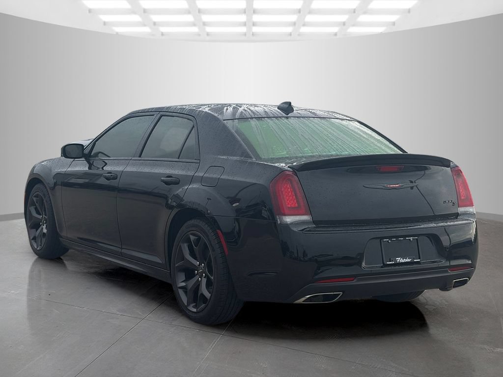 Used 2021 Chrysler 300 S w/ S Model Appearance Package RWD image 6