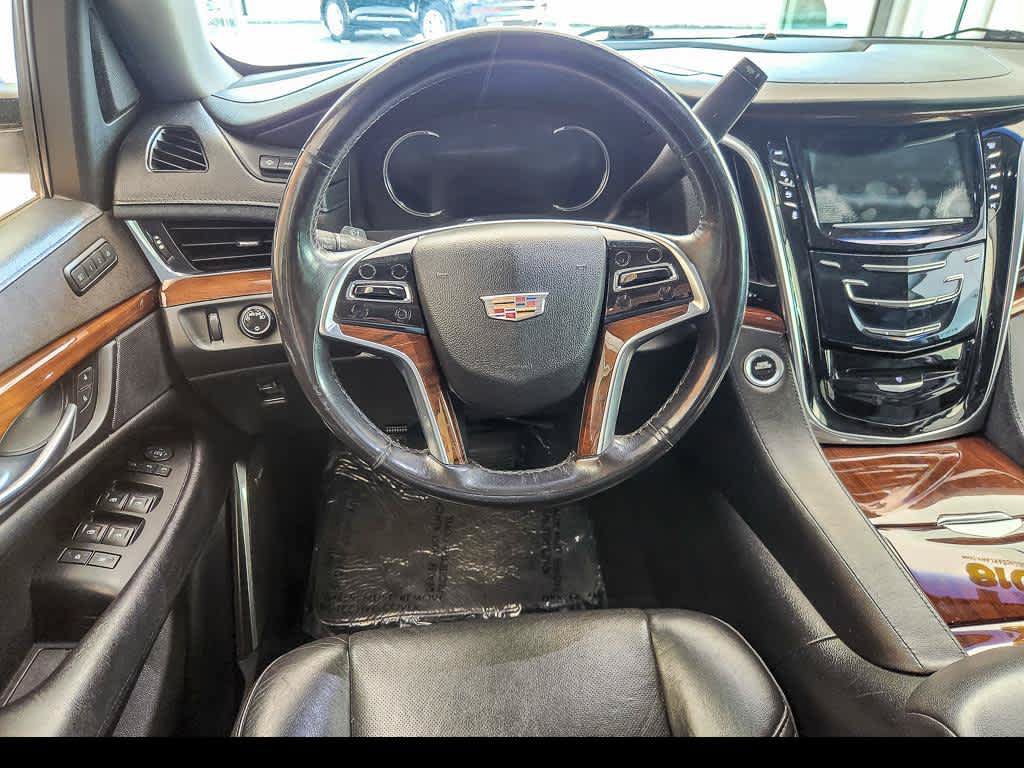 Used 2018 Cadillac Escalade Premium Luxury AWD/4WD image 16