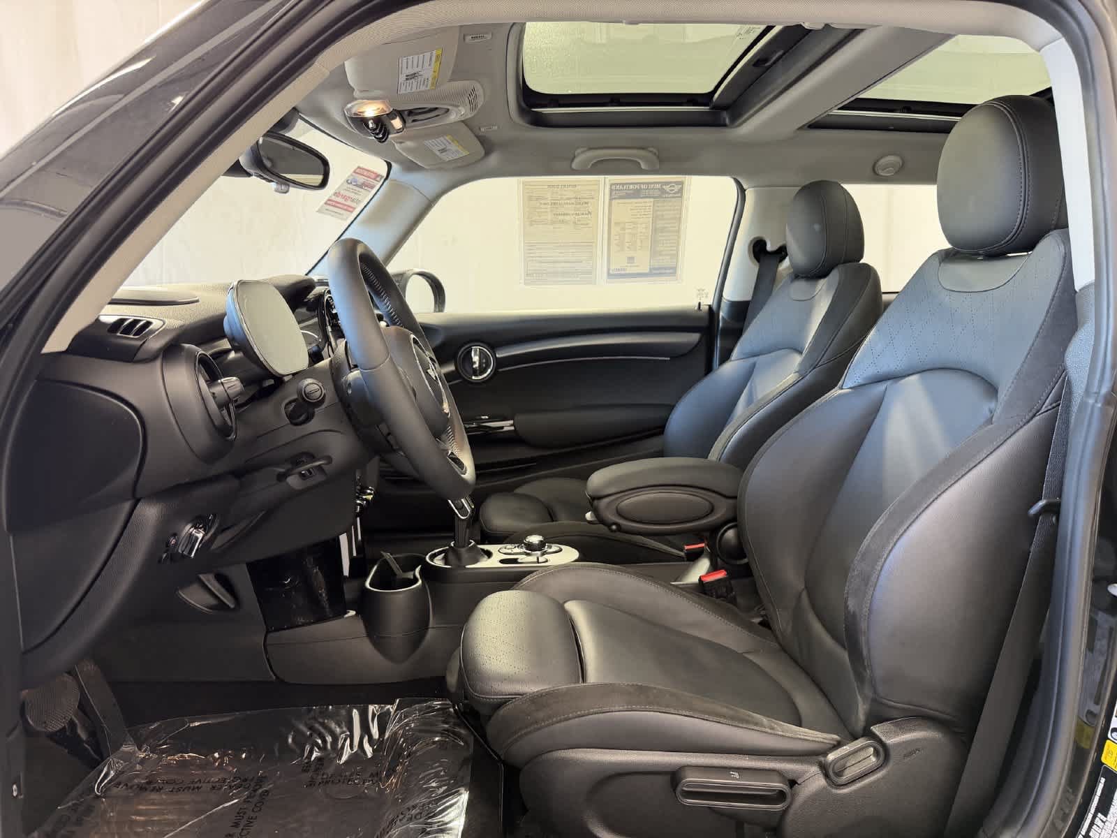 Used 2024 MINI Cooper SE FWD image 11