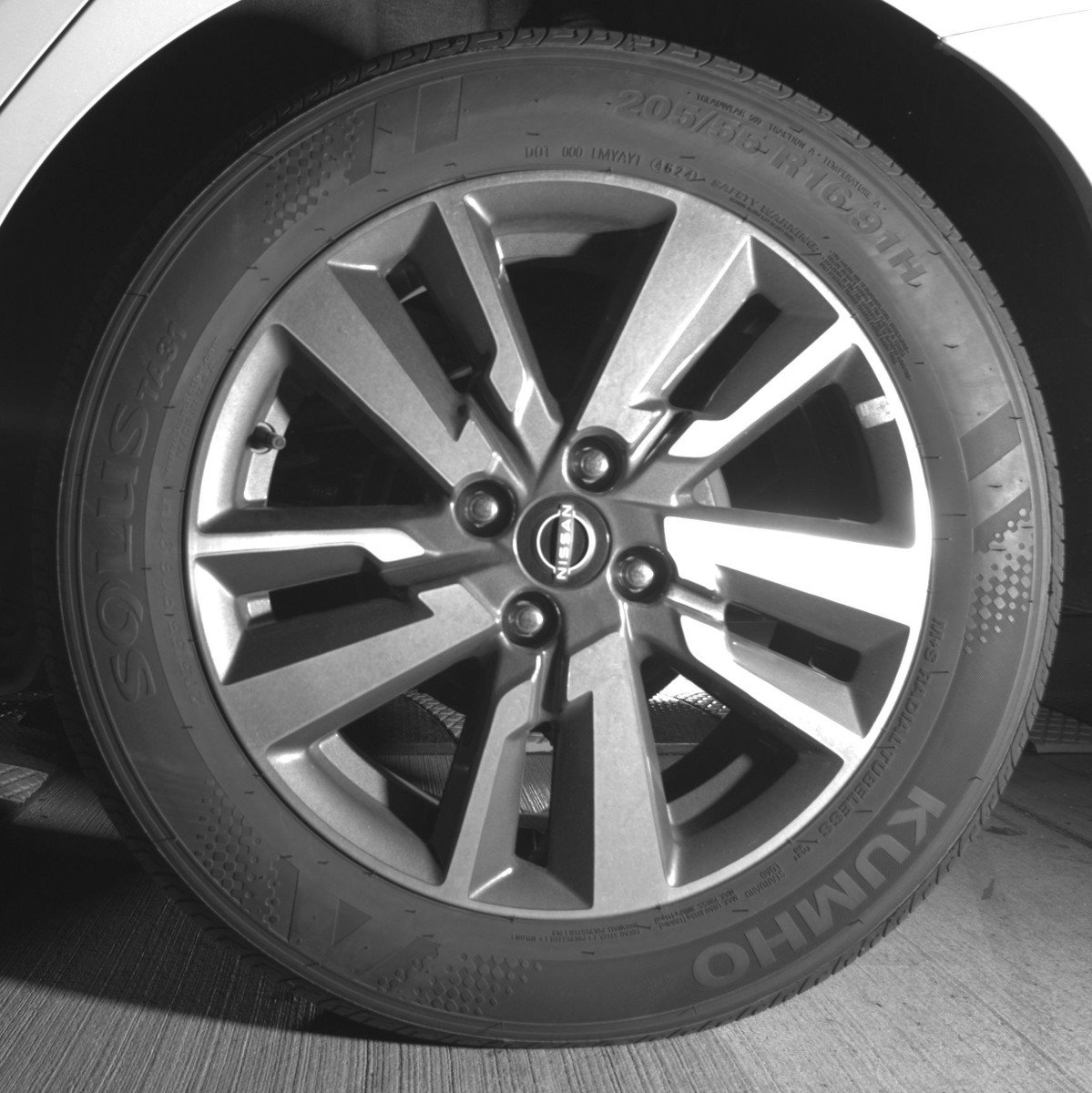 Used 2025 Nissan Versa SV image 14