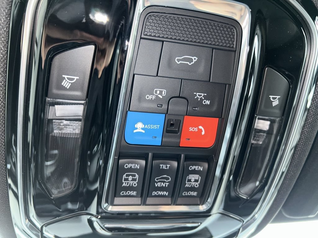 New 2024 Jeep Grand Cherokee Overland w/ Advanced Protech Group III AWD/4WD image 19