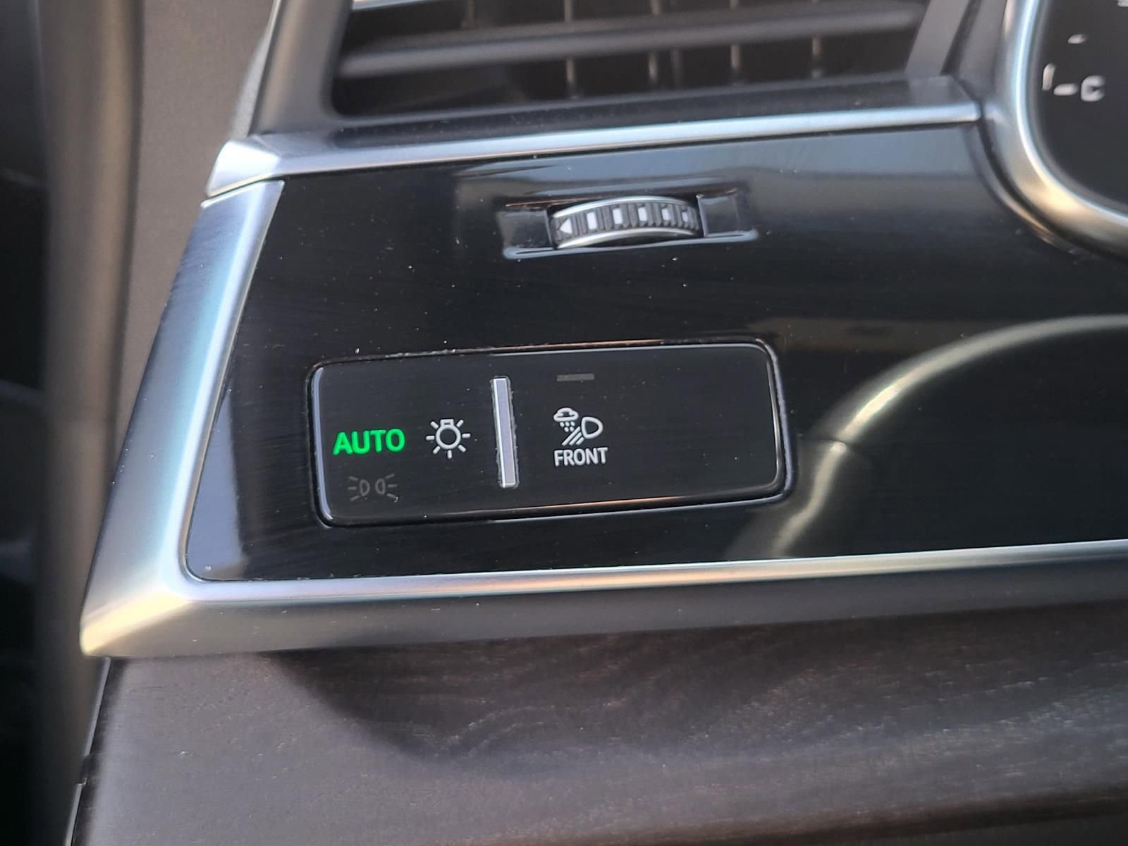 Used 2019 Audi Q8 Prestige w/ Year 1 Package image 28