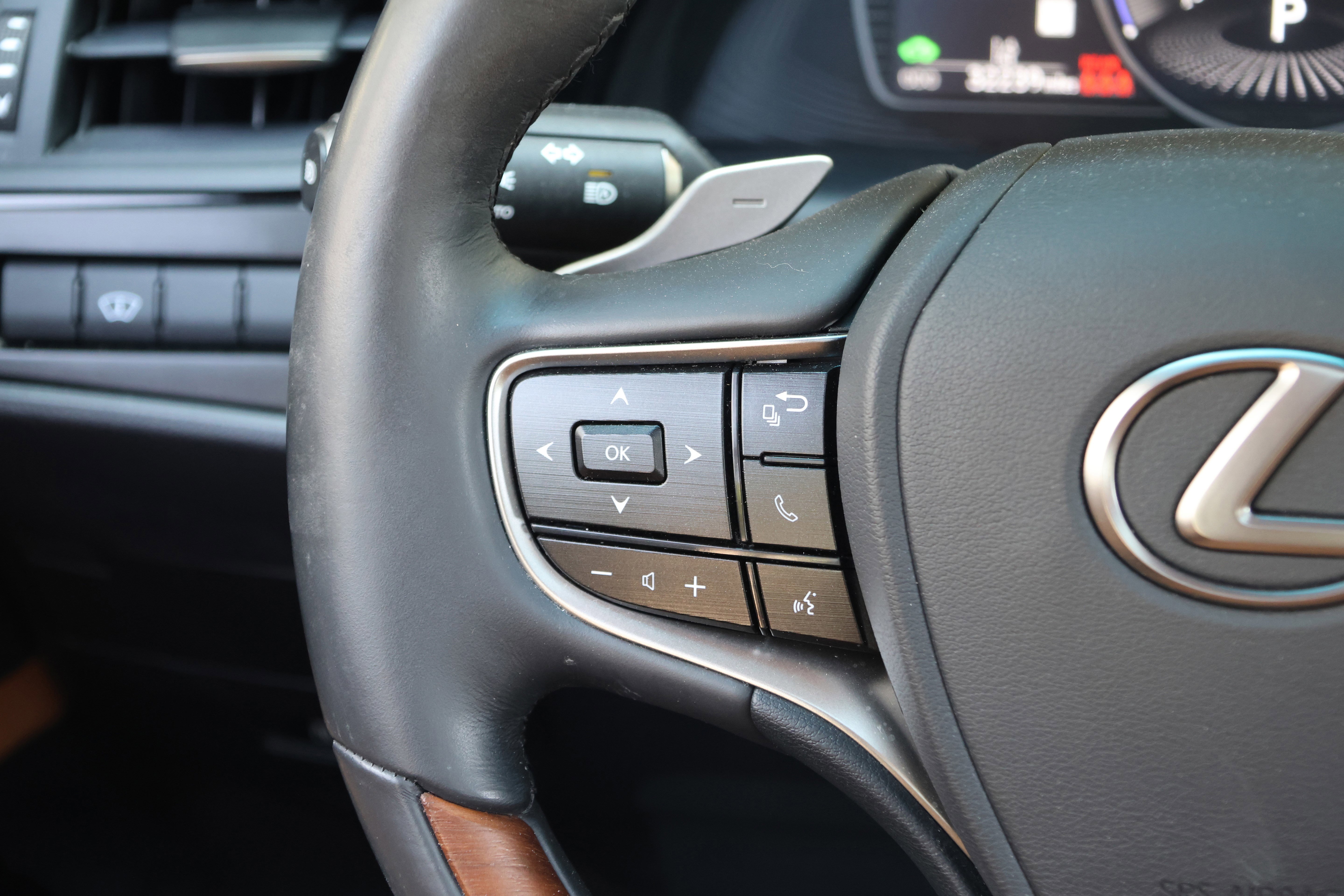 Certified 2023 Lexus ES 300h w/ Accessory Package (Z2) FWD image 18