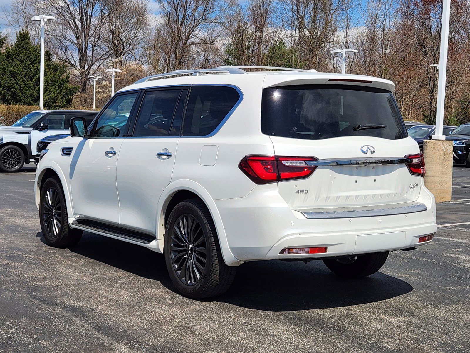 Certified 2024 INFINITI QX80 Premium Select w/ Cargo Package image 3