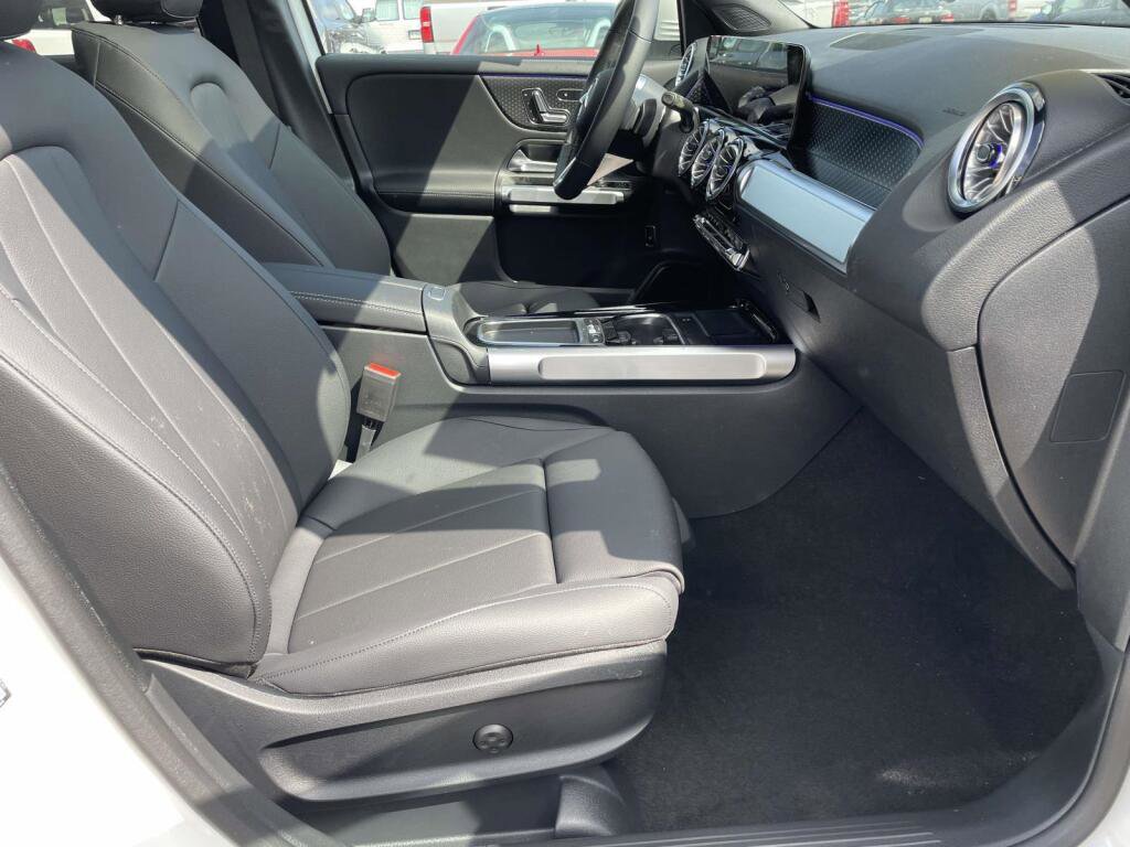 New 2026 Mercedes-Benz GLB 250 4MATIC image 19