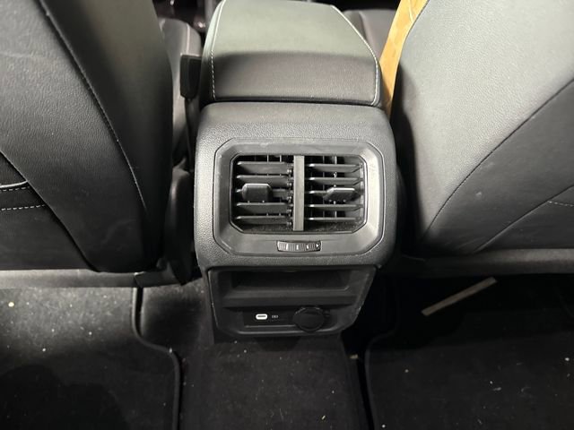 Used 2023 Volkswagen Tiguan SE w/ Panoramic Sunroof Package image 21