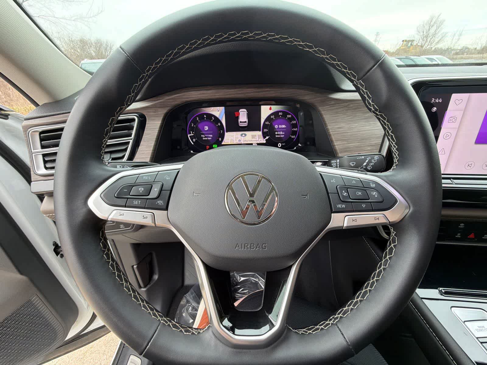 Used 2025 Volkswagen Atlas SEL AWD/4WD image 16