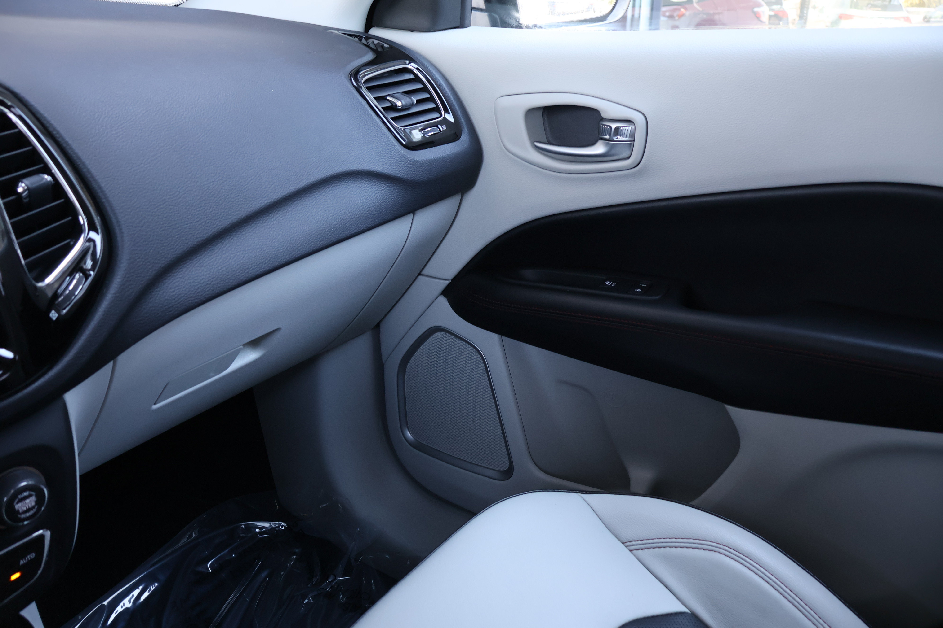 Used 2019 Jeep Compass Limited FWD image 37